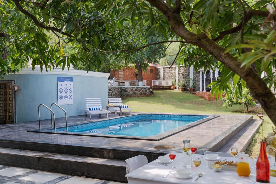 Patio, Spring, Day, Garden, Food and drinks, Seating area, Garden view, Pool view, Swimming pool, Swimming pool, sunbed