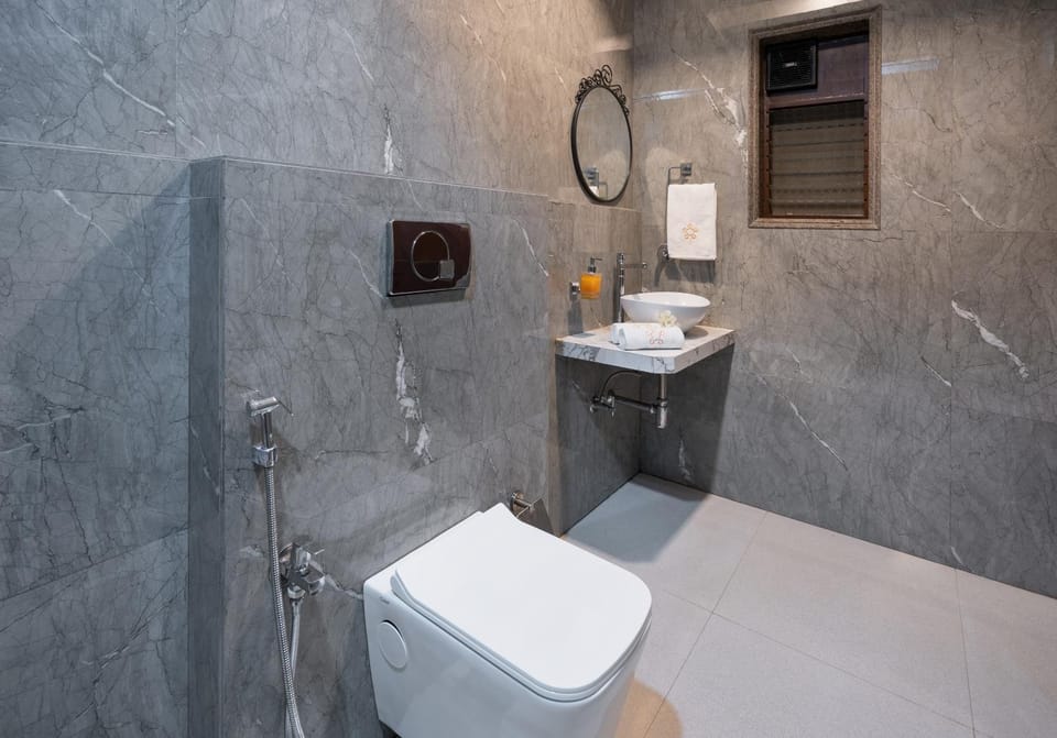 Shower, Toilet, Bathroom, towels