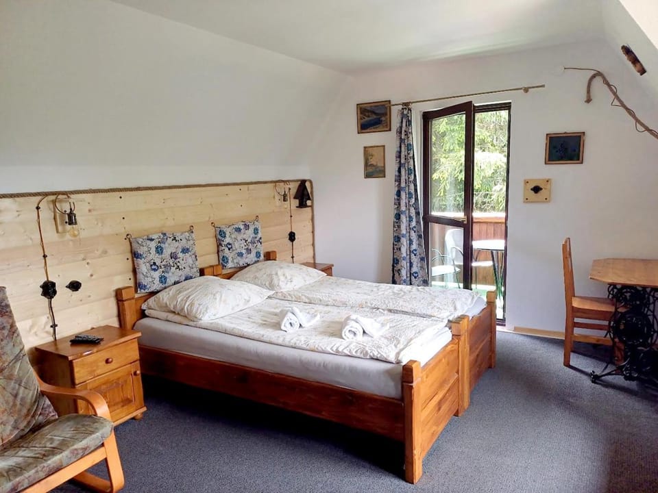 Bed, Balcony/Terrace, Bedroom
