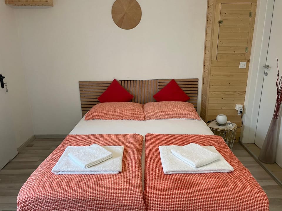 Camera Enaj Bed and Breakfast in Canton of Ticino