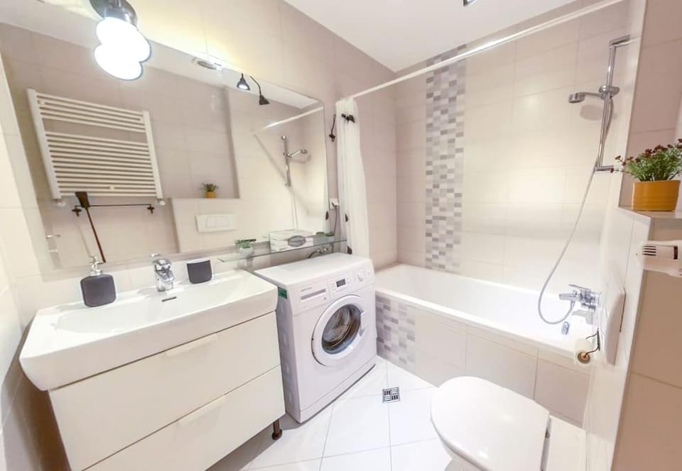 Shower, Bathroom, Bath, towels, washing machine, dryer