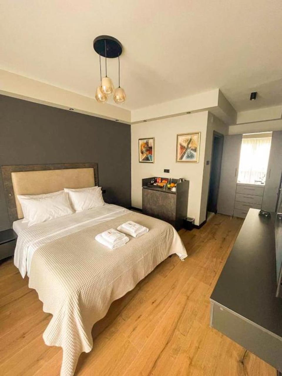 Photo of the whole room, Bedroom