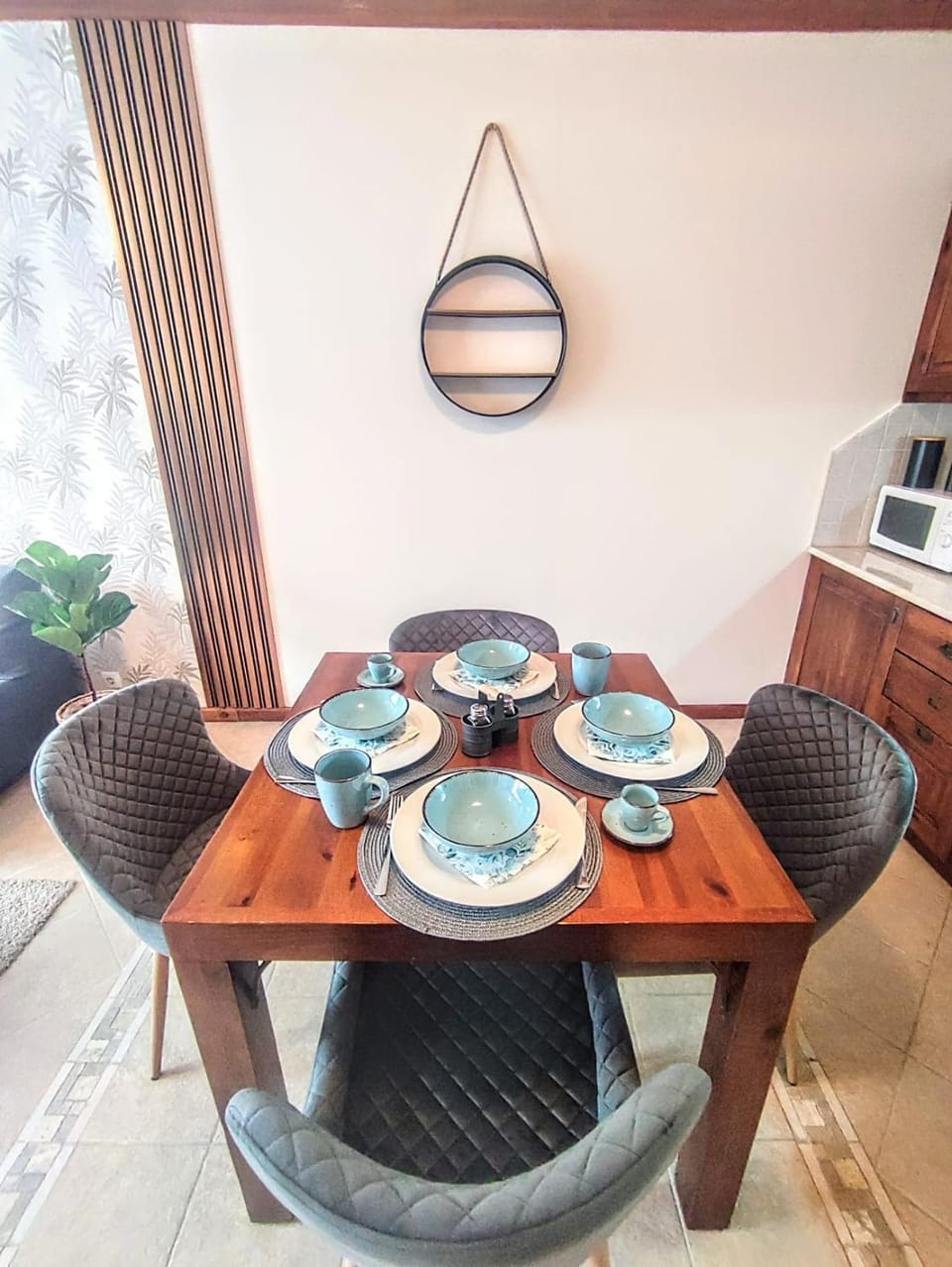 Kitchen or kitchenette, Food and drinks, Seating area, Dining area, Food, minibar