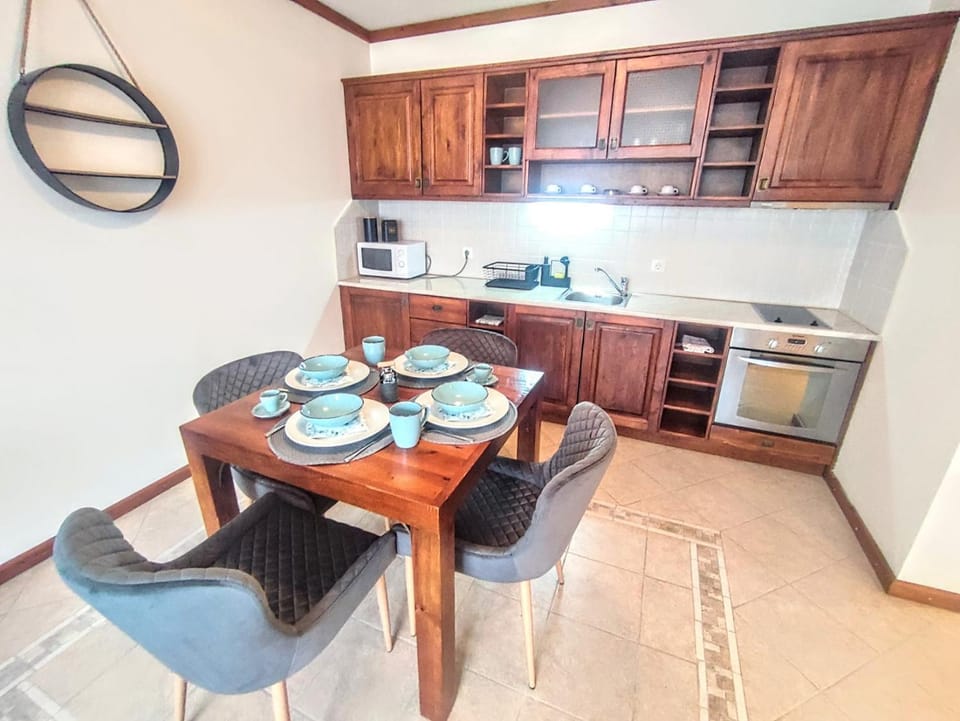 Kitchen or kitchenette, Dining area, minibar, pet friendly, toaster