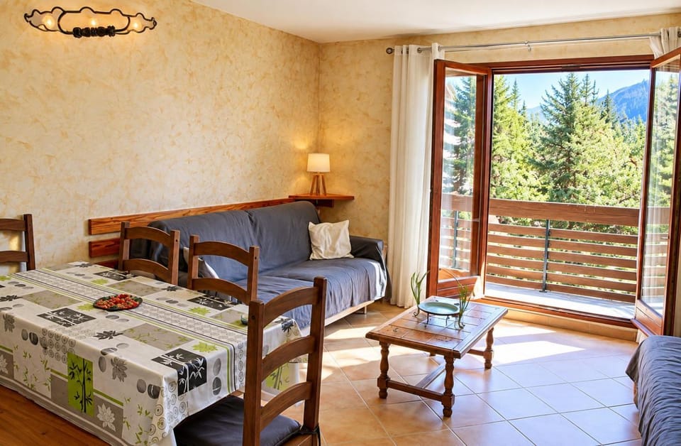 Living room, Bedroom