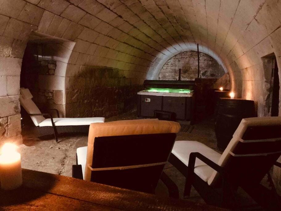 Gîte AU BOOM COEUR forfait Spa et Petit déjeuner inclus House in Nouvelle-Aquitaine