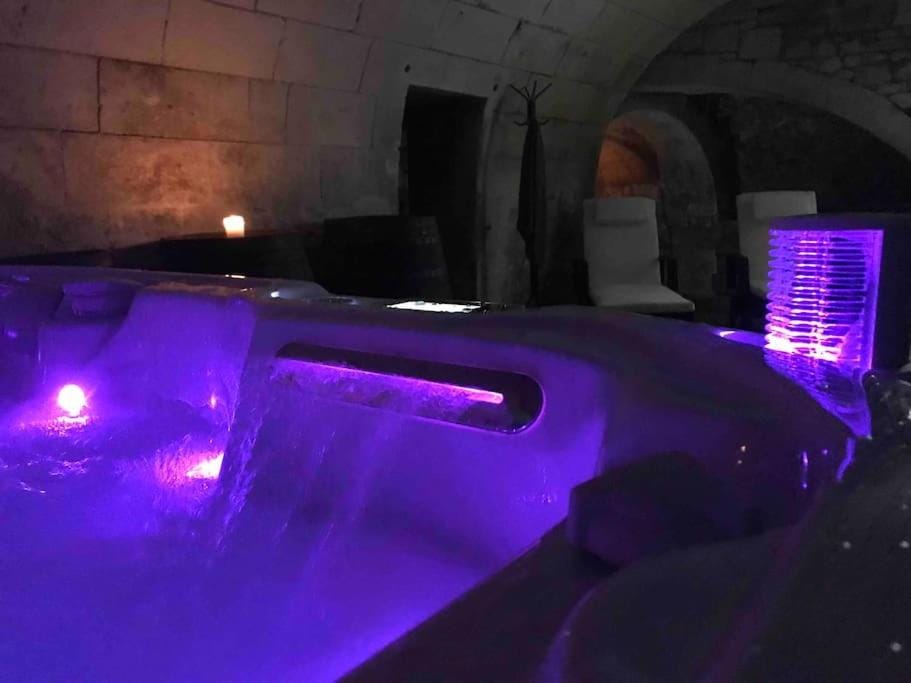 Gîte AU BOOM COEUR forfait Spa et Petit déjeuner inclus House in Nouvelle-Aquitaine