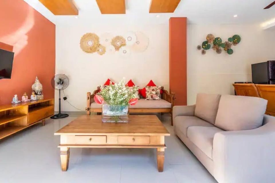 2BR Red Lotus Villa 10 mins to Seminyak Beach Villa in Kuta