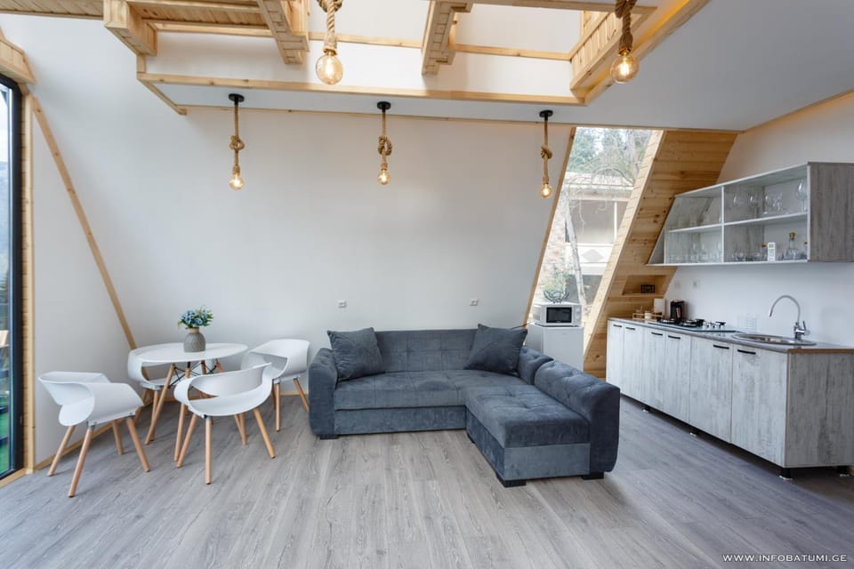 Kitchen or kitchenette, Seating area, minibar