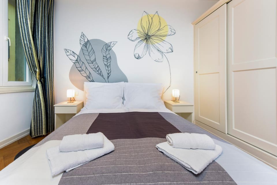 Bed, Photo of the whole room, Bedroom, towels, wardrobe
