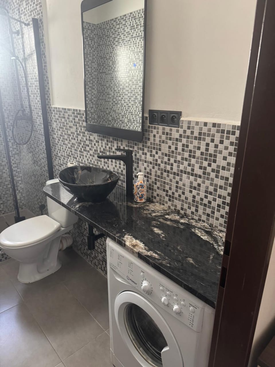 Toilet, Bathroom, towels, washing machine