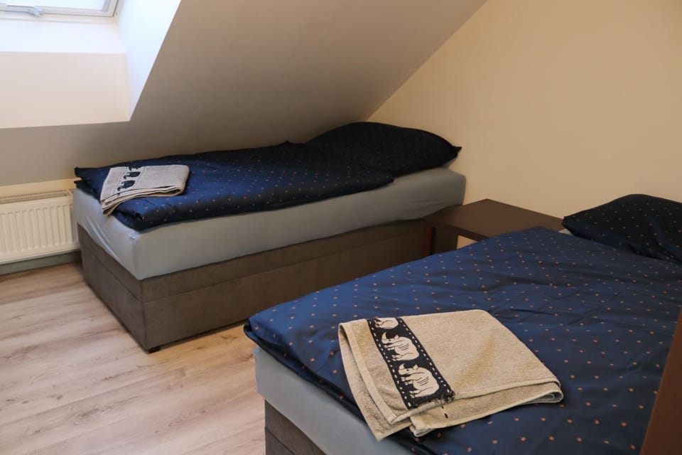 Photo of the whole room, Bedroom, towels