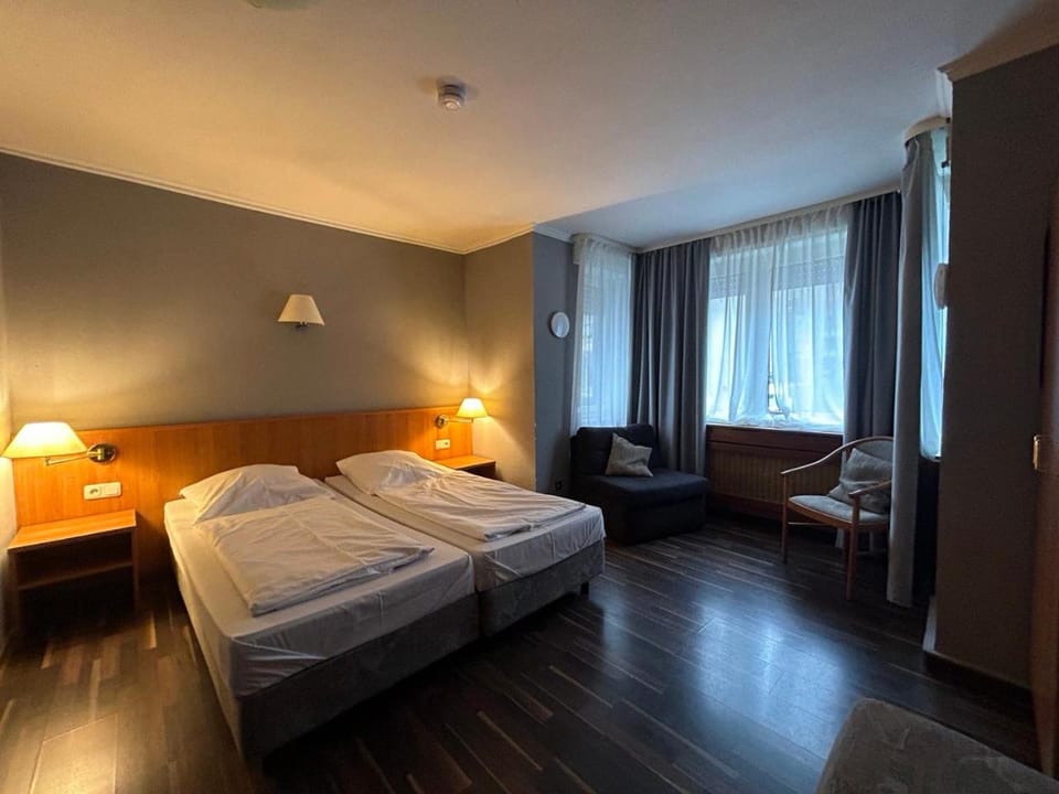 Bed, Seating area, Bedroom