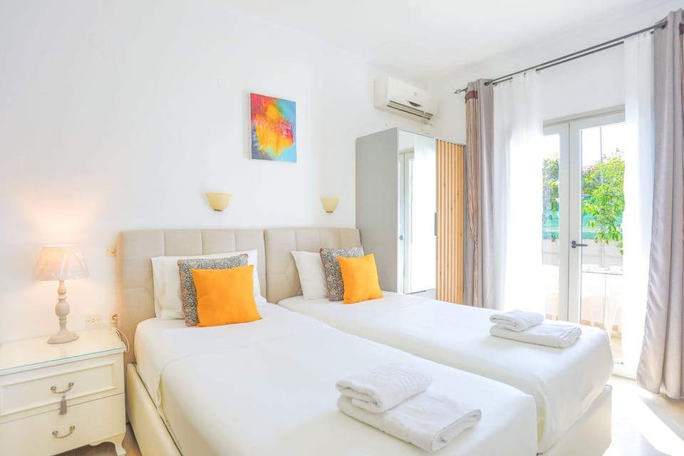 Bed, Bedroom, towels, wardrobe, air conditioner