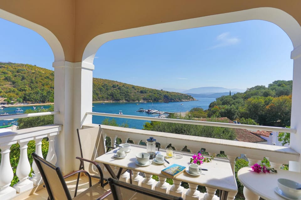 Patio, Day, Natural landscape, View (from property/room), Balcony/Terrace, Dining area, Mountain view, Sea view