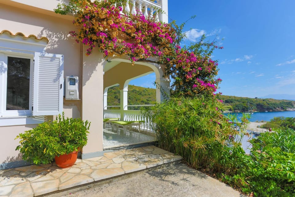 Property building, Spring, Day, Natural landscape, Garden, View (from property/room), Balcony/Terrace, Garden view, Sea view, Area and facilities