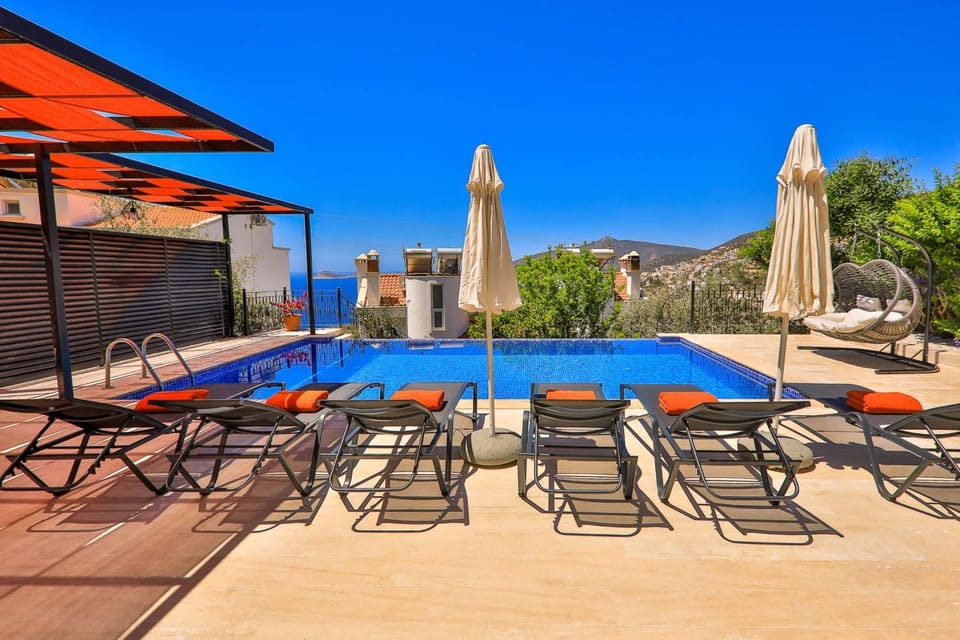 Patio, Day, Mountain view, Pool view, Swimming pool, sunbed