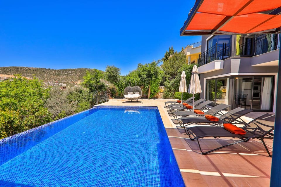 Property building, Patio, Day, Mountain view, Pool view, Swimming pool, sunbed