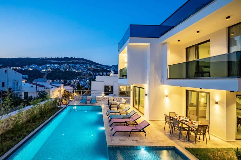 Property building, Patio, Night, Natural landscape, View (from property/room), Balcony/Terrace, Mountain view, Pool view, Area and facilities, Swimming pool, sunbed