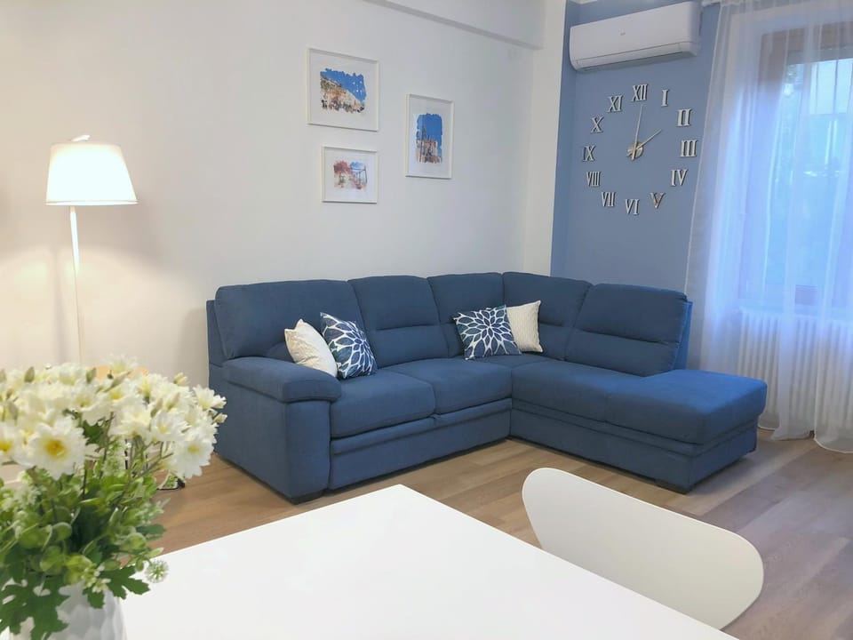 Living room, Decorative detail, Seating area