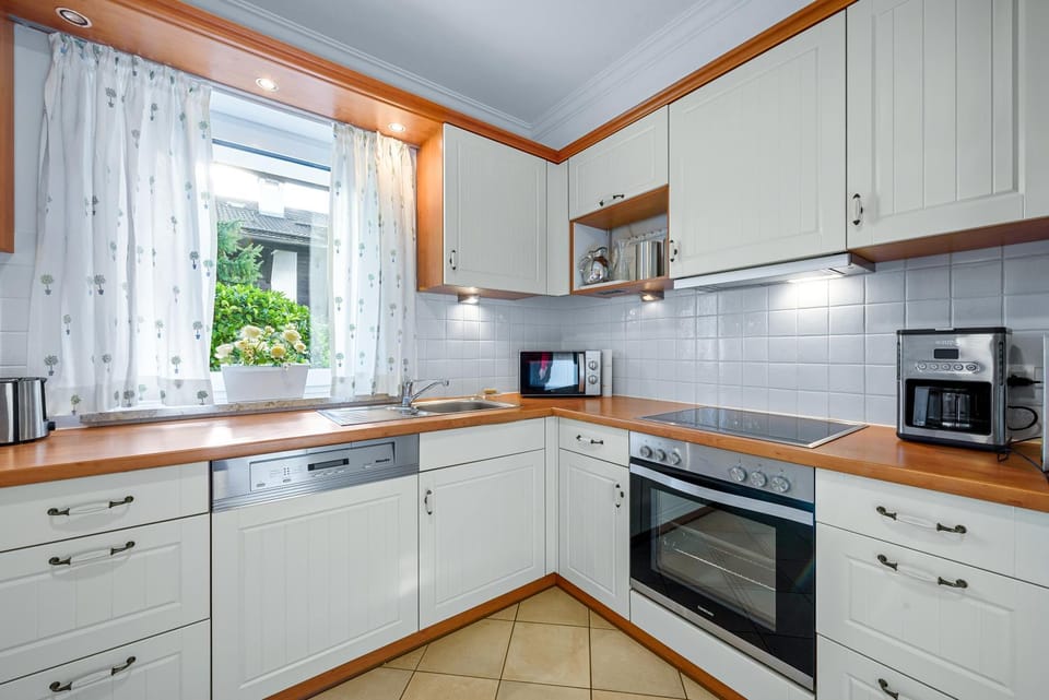 Alpine Garden Suite Apartment in Garmisch-Partenkirchen