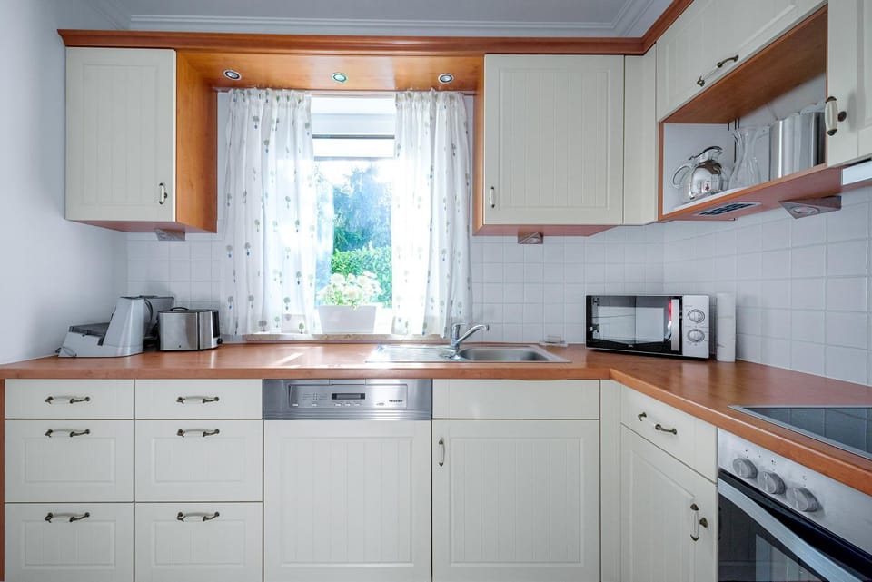 Alpine Garden Suite Apartment in Garmisch-Partenkirchen