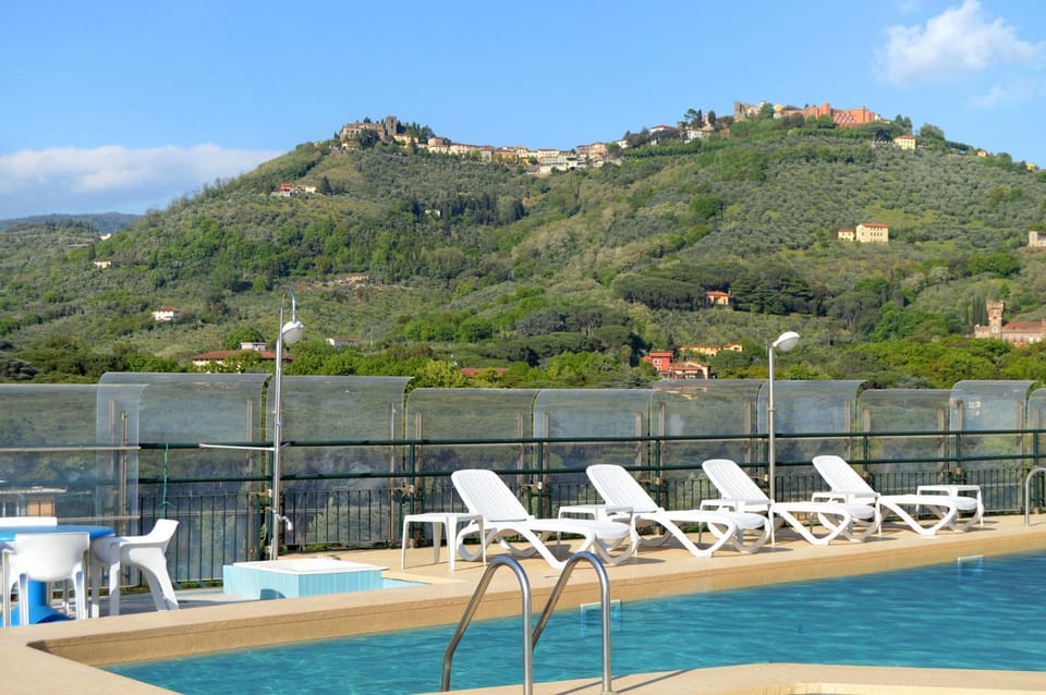 Mountain view, Swimming pool, sunbed