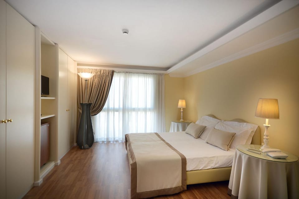 Bed, Photo of the whole room