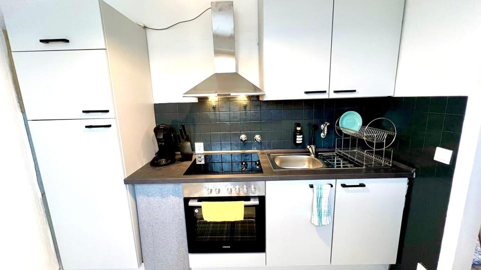 Coffee/tea facilities, Kitchen or kitchenette, kitchen, kitchen