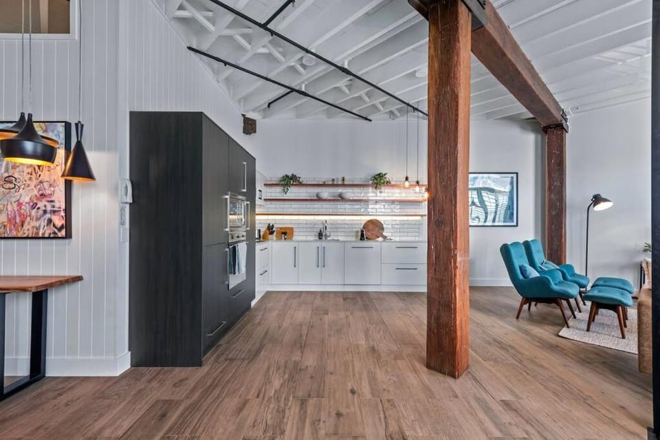 Luxurious Woolstore Living! ~Teneriffe Apartment in Bulimba
