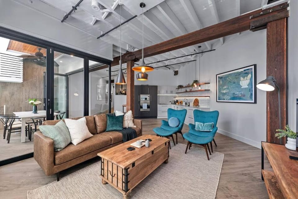 Luxurious Woolstore Living! ~Teneriffe Apartment in Bulimba