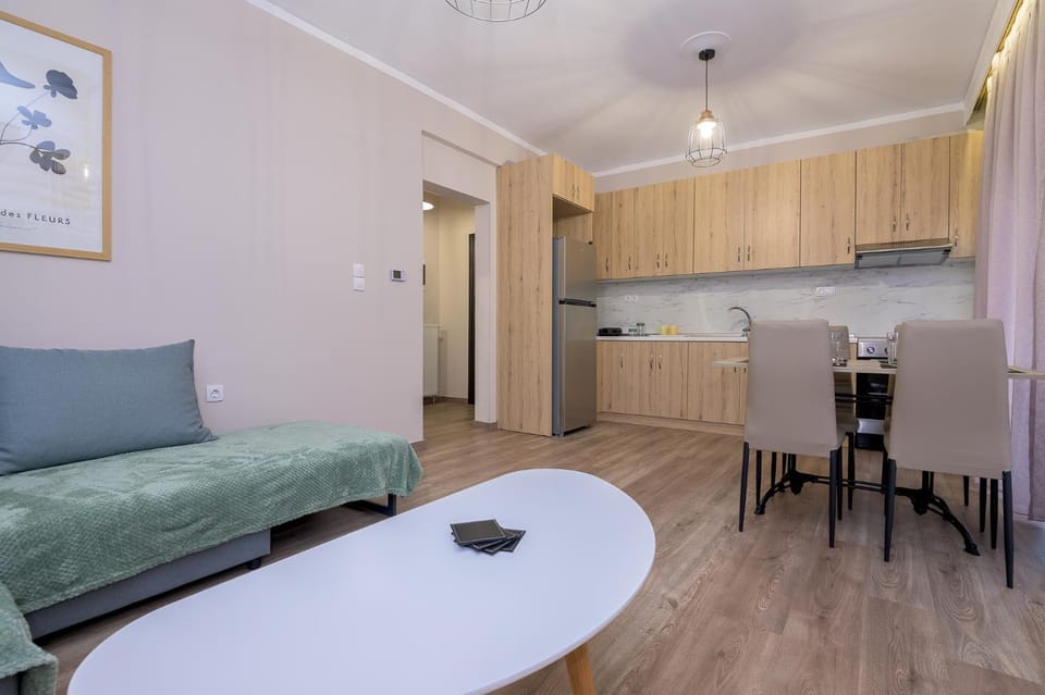 Kitchen or kitchenette, Living room, Seating area, Dining area