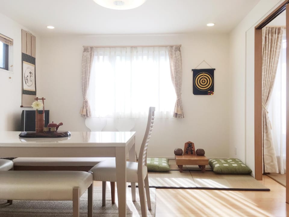 Seating area, Dining area