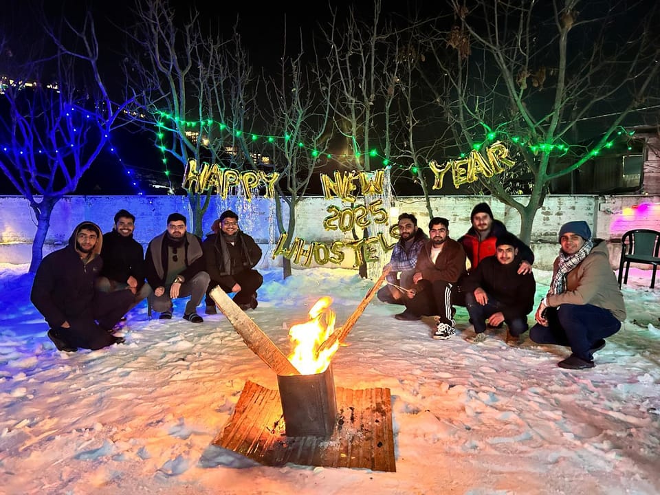 Night, Winter, group of guests