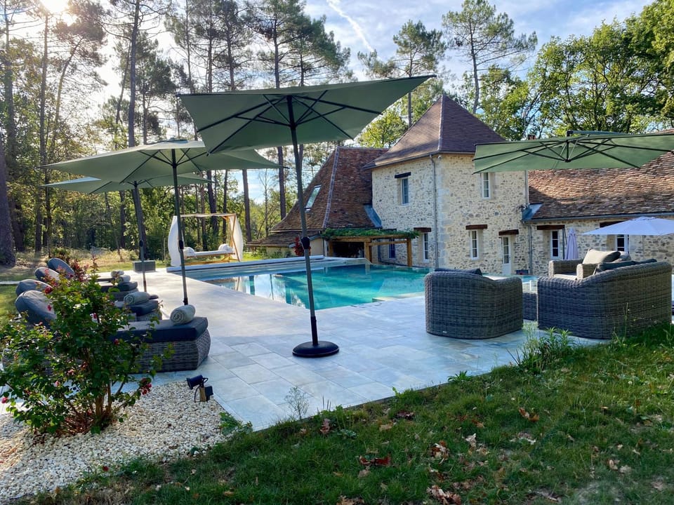 Property building, Patio, Spring, Garden, Garden view, Pool view, Swimming pool, sunbed