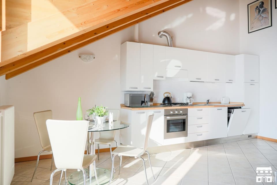Kitchen or kitchenette, Dining area, minibar, pet friendly, stove