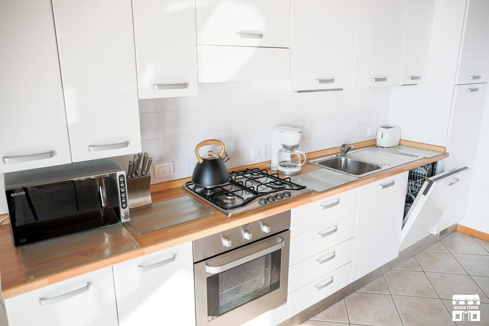 Coffee/tea facilities, Kitchen or kitchenette, dishwasher, minibar, pet friendly, stove