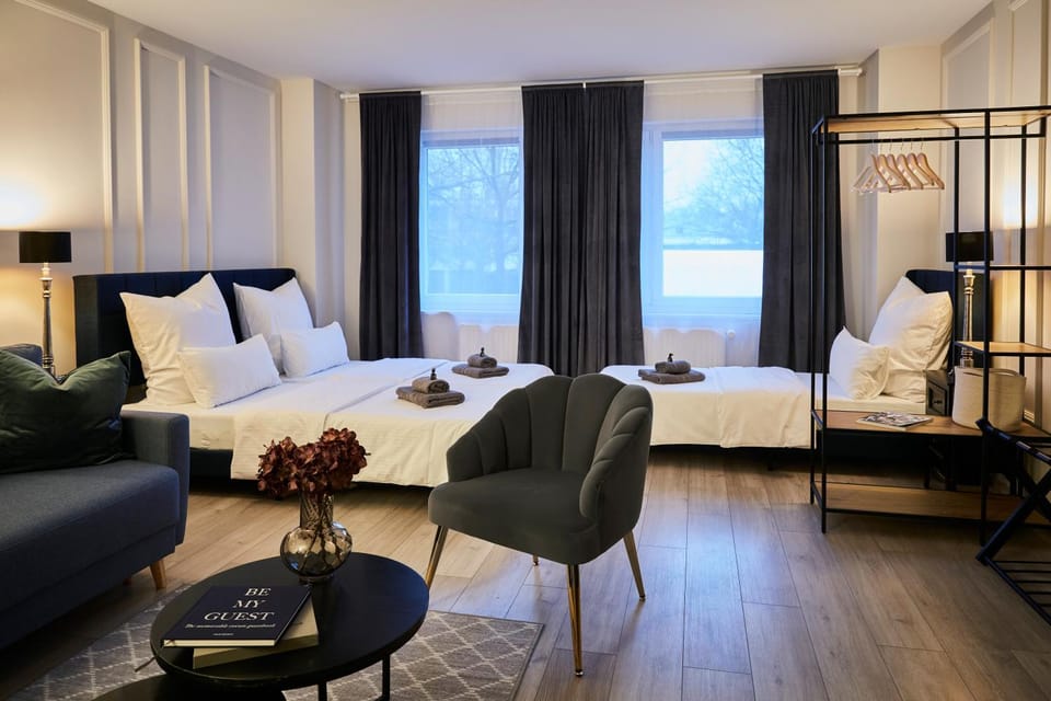 Bed, Living room, Photo of the whole room, Seating area, Bedroom