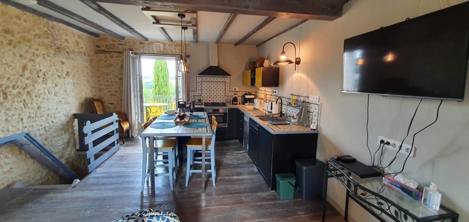 TV and multimedia, Kitchen or kitchenette, Dining area