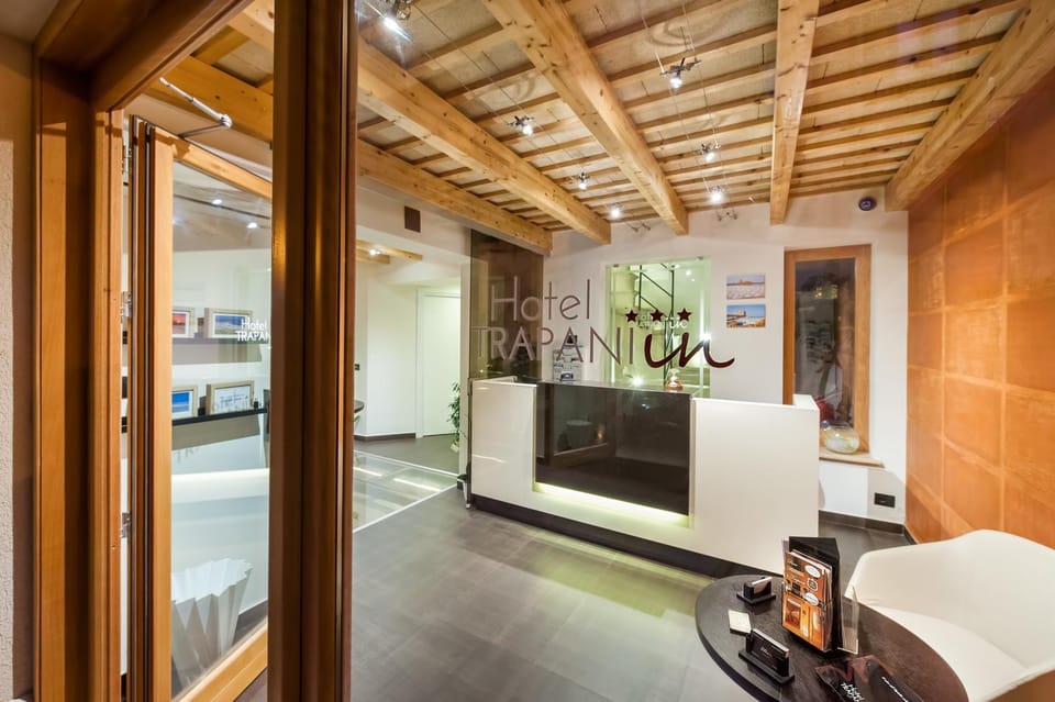 Facade/entrance, Lobby or reception
