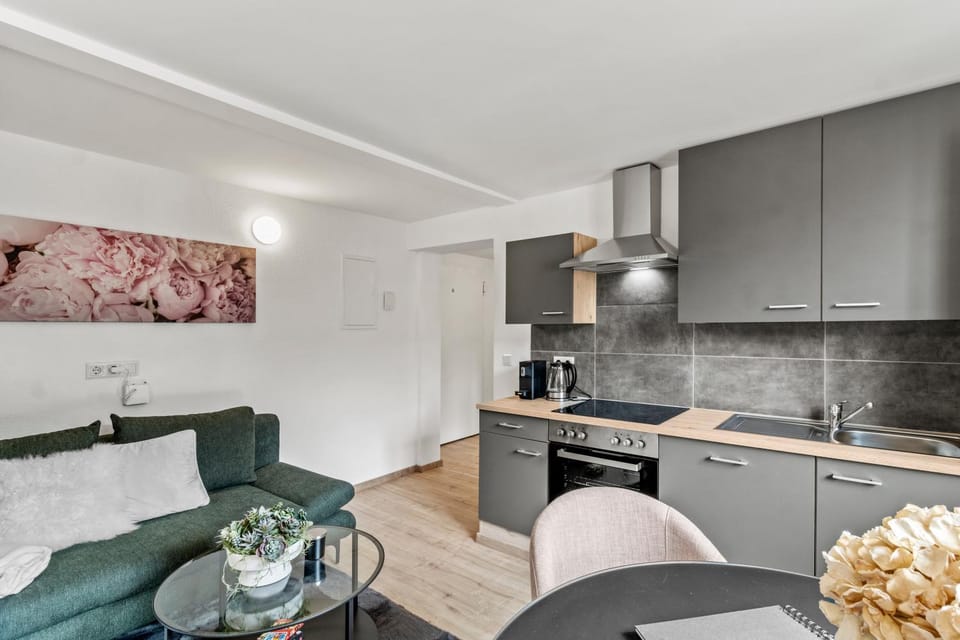 Kitchen or kitchenette, Living room, Seating area, Dining area, minibar, pet friendly, stove