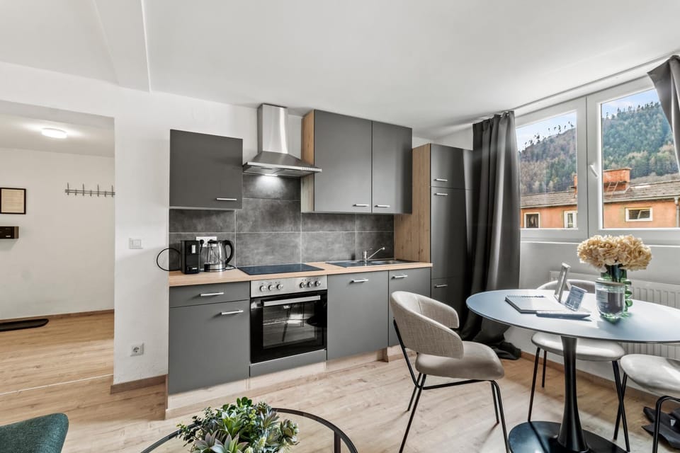 Kitchen or kitchenette, Dining area, dishwasher, minibar, oven, pet friendly, stove, toaster