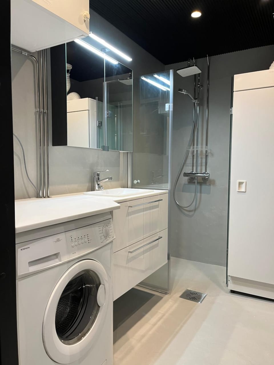 Shower, Bathroom, washing machine