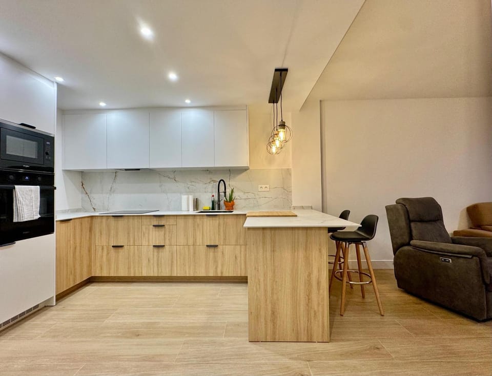 Kitchen or kitchenette, oven
