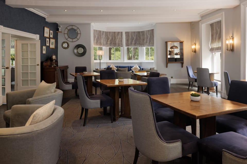 Restaurant/places to eat, Lounge or bar