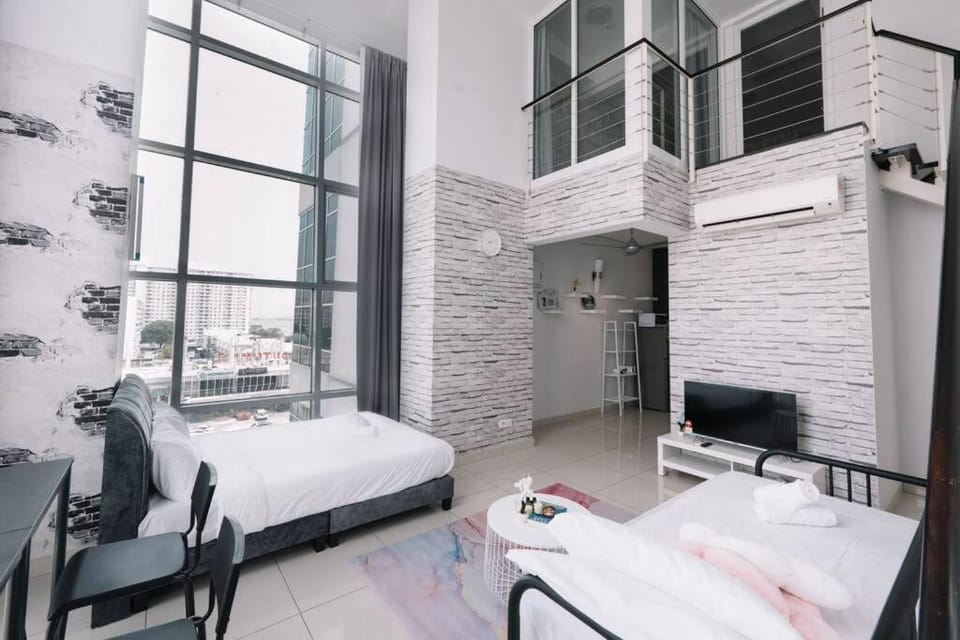NEW Maritime Luxury Pool View Duplex Suite 601 Apartment in George Town