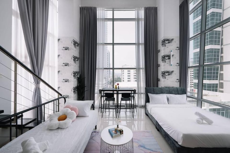 NEW Maritime Luxury Pool View Duplex Suite 601 Apartment in George Town