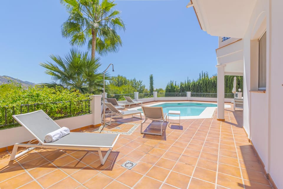 Shower, View (from property/room), Mountain view, Swimming pool, sunbed