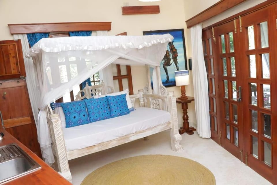 Tembo Beach Cottage , Ocean Beach Drive Apartment in Malindi