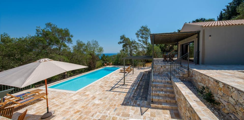 Property building, Patio, Spring, Day, Natural landscape, Garden, Garden view, Pool view, Area and facilities, Swimming pool, sunbed